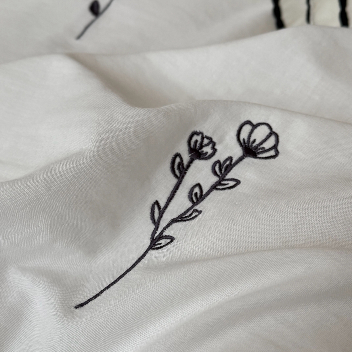 91家纺网 家纺一手货源 找家纺 （总）鹿班家居 2026新款全棉纯棉皱皱纱刺绣四件套-简枝（标准会员-20元）