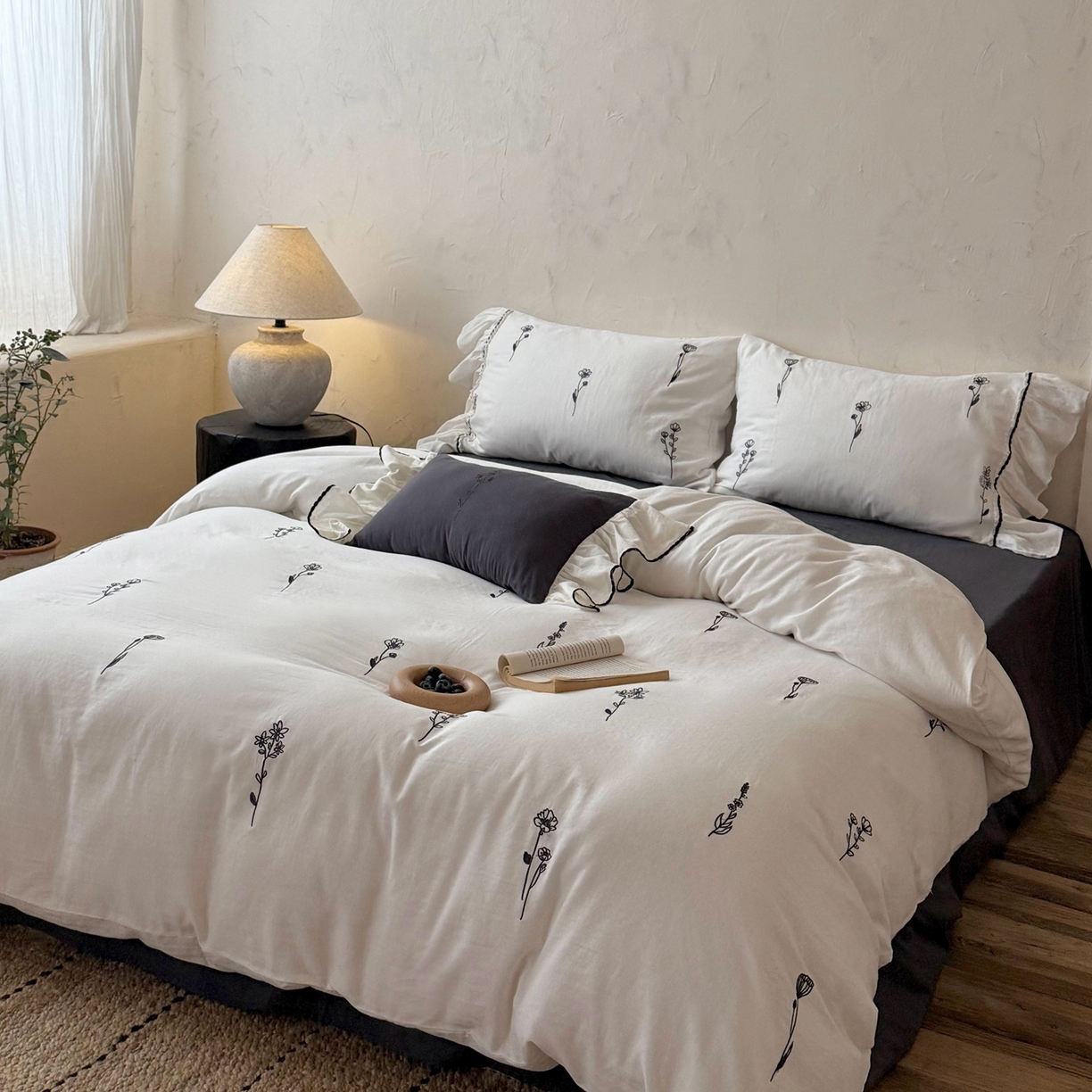 91家纺网 家纺一手货源 找家纺 （总）鹿班家居 2026新款全棉纯棉皱皱纱刺绣四件套-简枝（标准会员-20元）