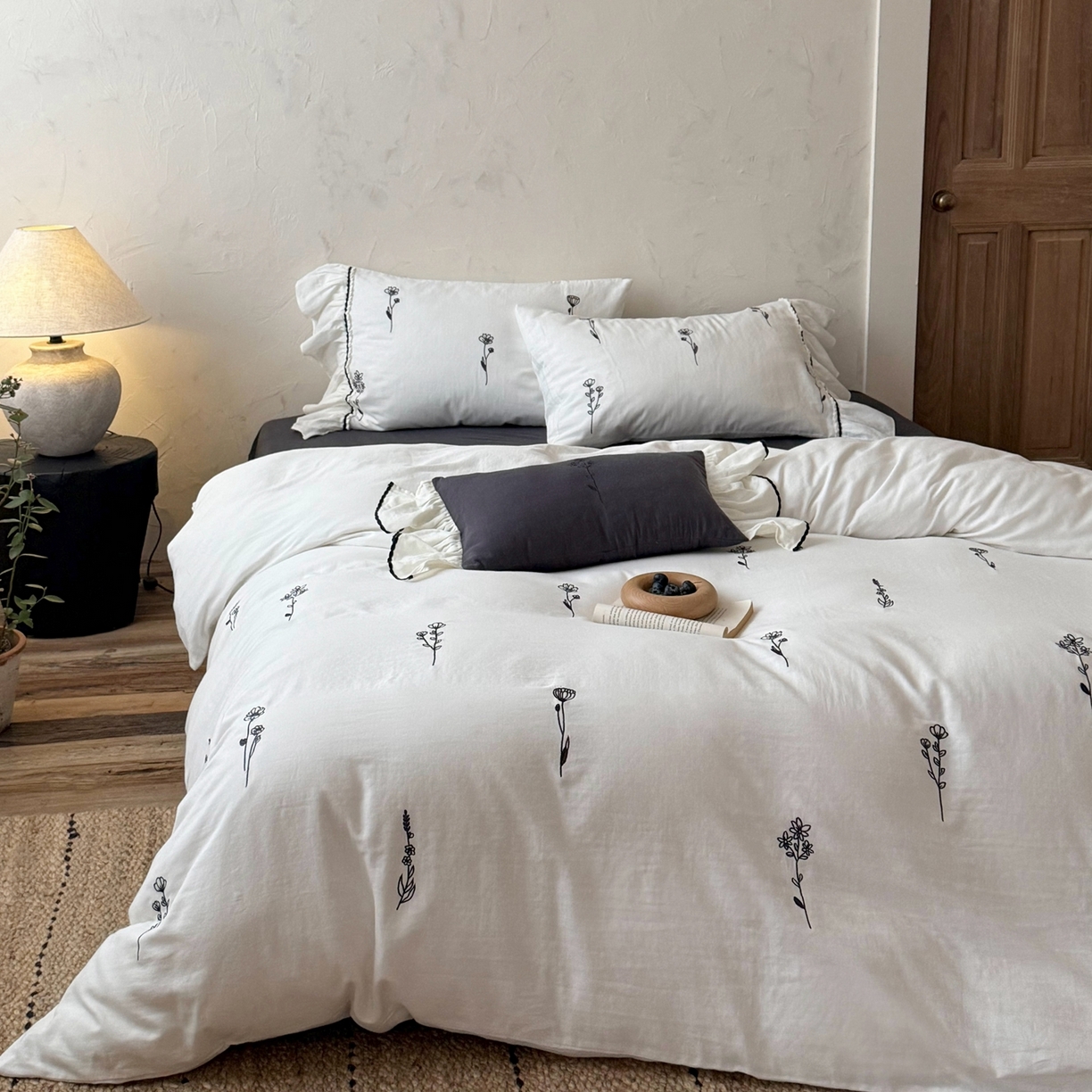 91家纺网 家纺一手货源 找家纺 （总）鹿班家居 2026新款全棉纯棉皱皱纱刺绣四件套-简枝（标准会员-20元）