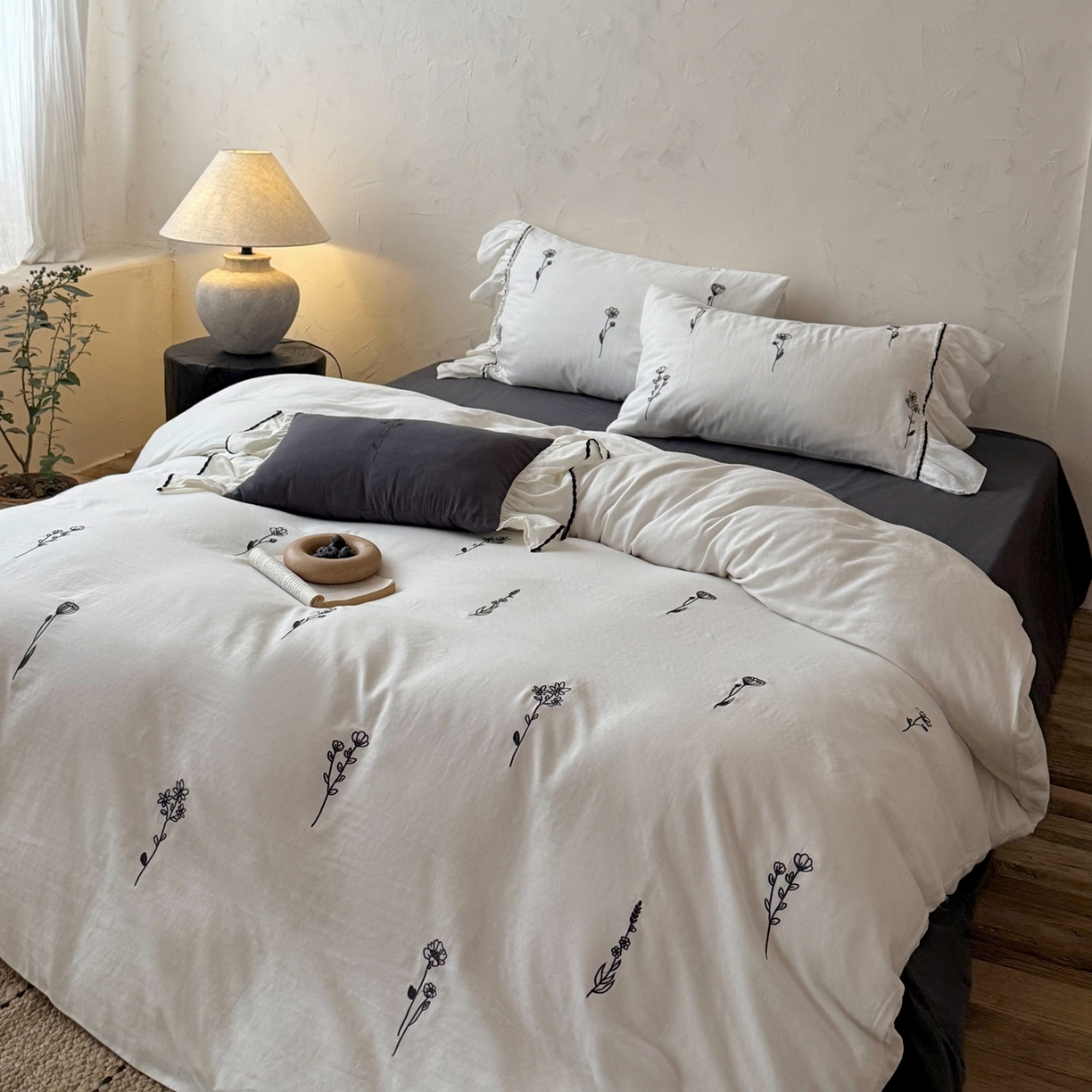 91家纺网 家纺一手货源 找家纺 （总）鹿班家居 2026新款全棉纯棉皱皱纱刺绣四件套-简枝（标准会员-20元）