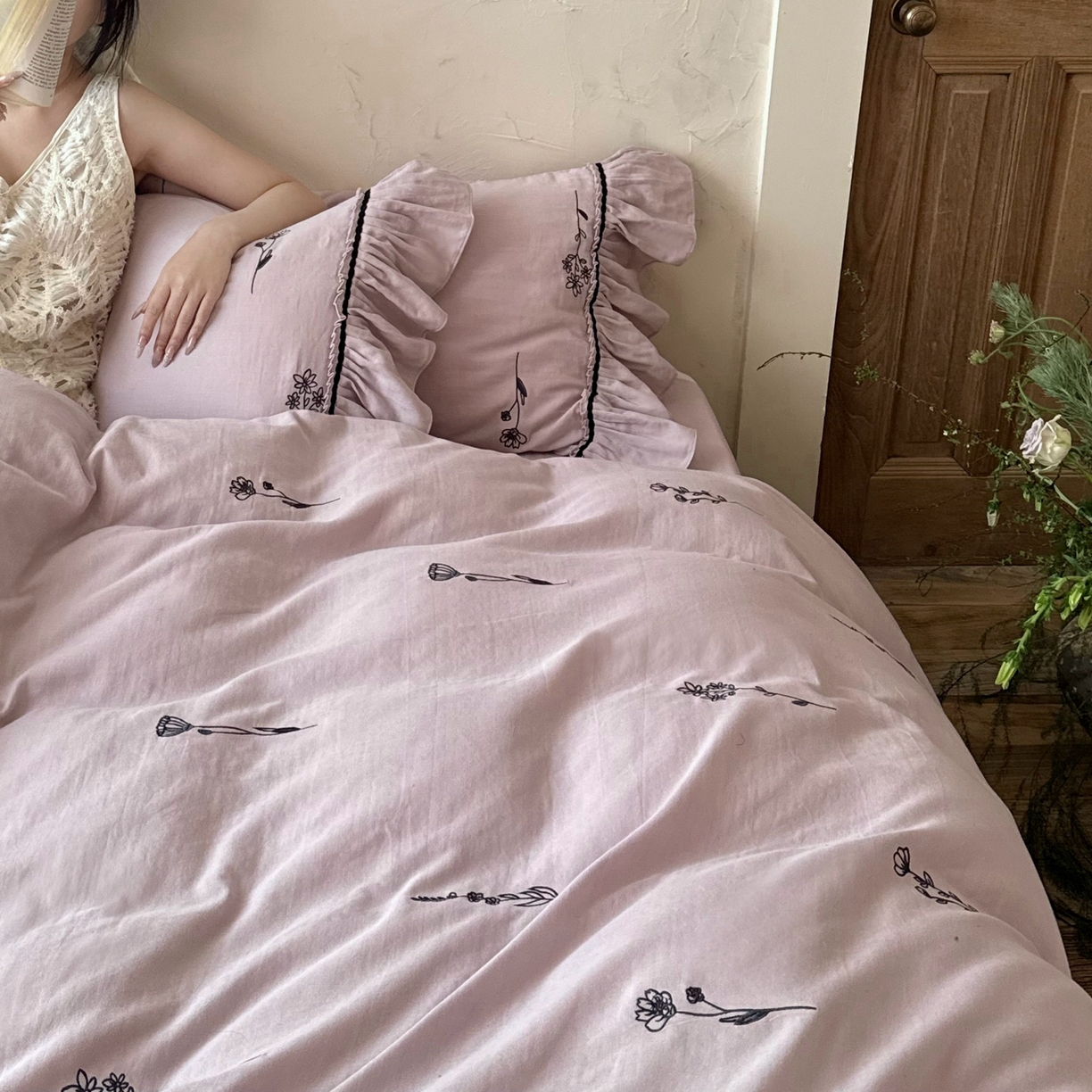 91家纺网 家纺一手货源 找家纺 鹿班家居 2026新款全棉纯棉皱皱纱刺绣四件套-简枝（标准会员-20元） 简枝-紫色
