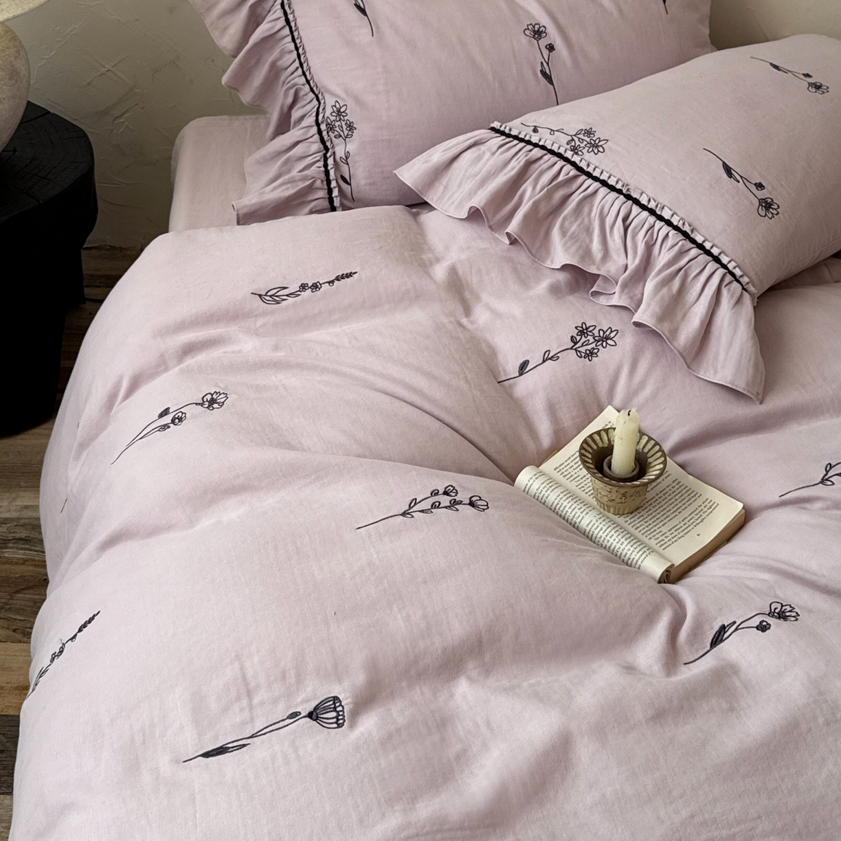 91家纺网 家纺一手货源 找家纺 鹿班家居 2026新款全棉纯棉皱皱纱刺绣四件套-简枝（标准会员-20元） 简枝-紫色