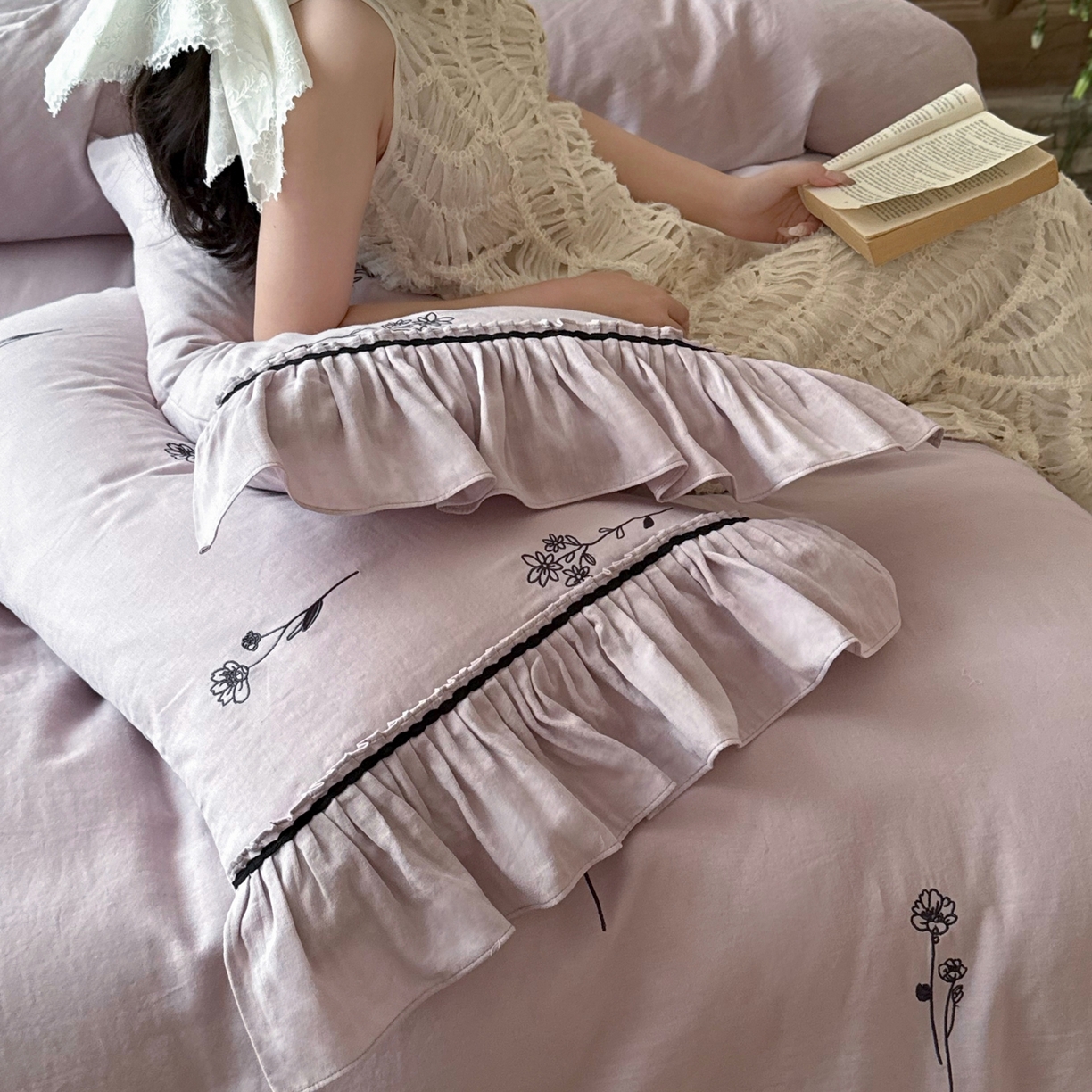 91家纺网 家纺一手货源 找家纺 鹿班家居 2026新款全棉纯棉皱皱纱刺绣四件套-简枝（标准会员-20元） 简枝-紫色