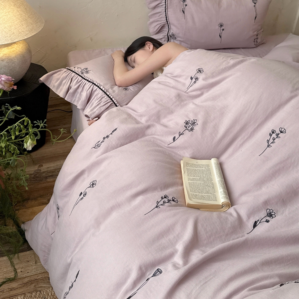 91家纺网 家纺一手货源 找家纺 鹿班家居 2026新款全棉纯棉皱皱纱刺绣四件套-简枝（标准会员-20元） 简枝-紫色