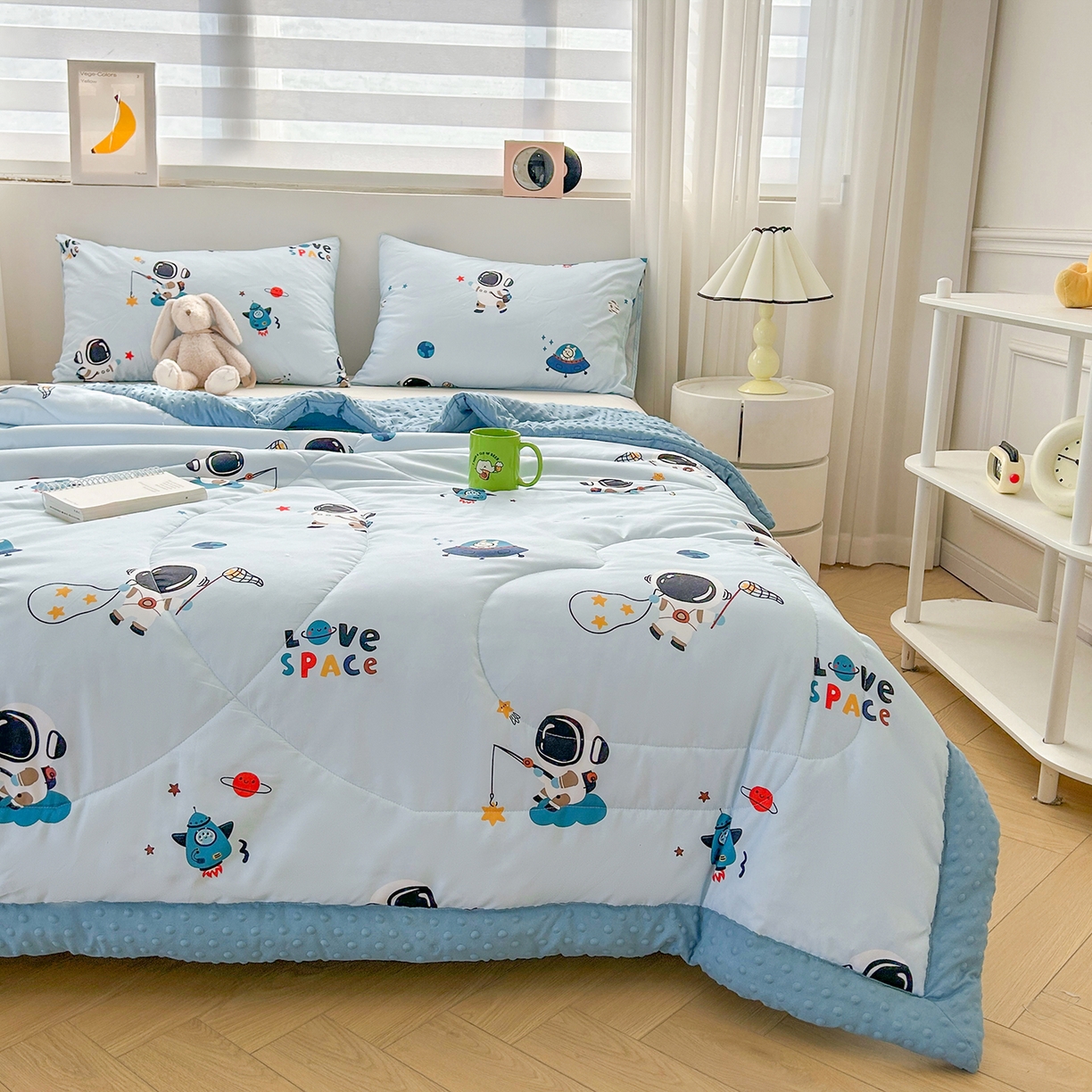 91家纺网 家纺一手货源 找家纺 悦织语 2026新款A类水洗棉双层纱豆豆被大豆夏凉被 太空超人