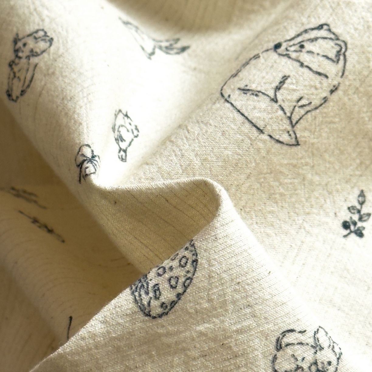 91家纺网 家纺一手货源 找家纺 （总）对白 2026新款A类棉麻文艺风人字纹印花四件套