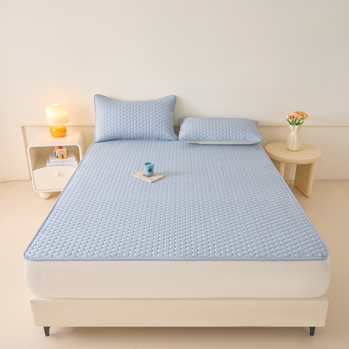 91家纺网 家纺一手货源 找家纺 摩妮卡 2026新款水洗棉夹棉防水床褥床垫款三件套 几何-天蓝