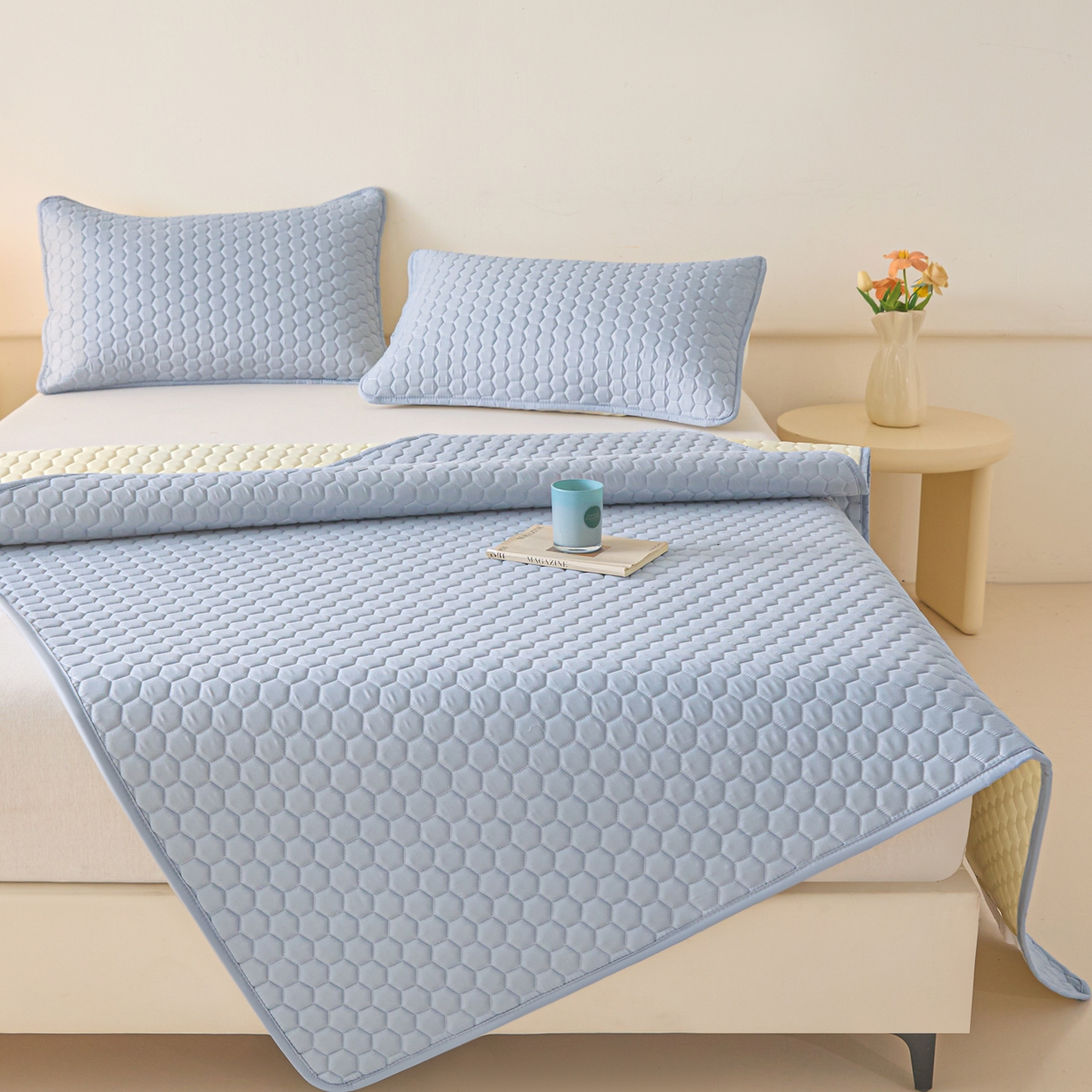 91家纺网 家纺一手货源 找家纺 摩妮卡 2026新款水洗棉夹棉防水床褥床垫款三件套 几何-天蓝