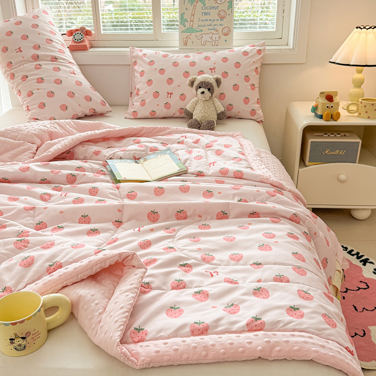 91家纺网 家纺一手货源 找家纺 悦织语 2026新款A类水洗棉双层纱豆豆被大豆夏凉被 草莓波波