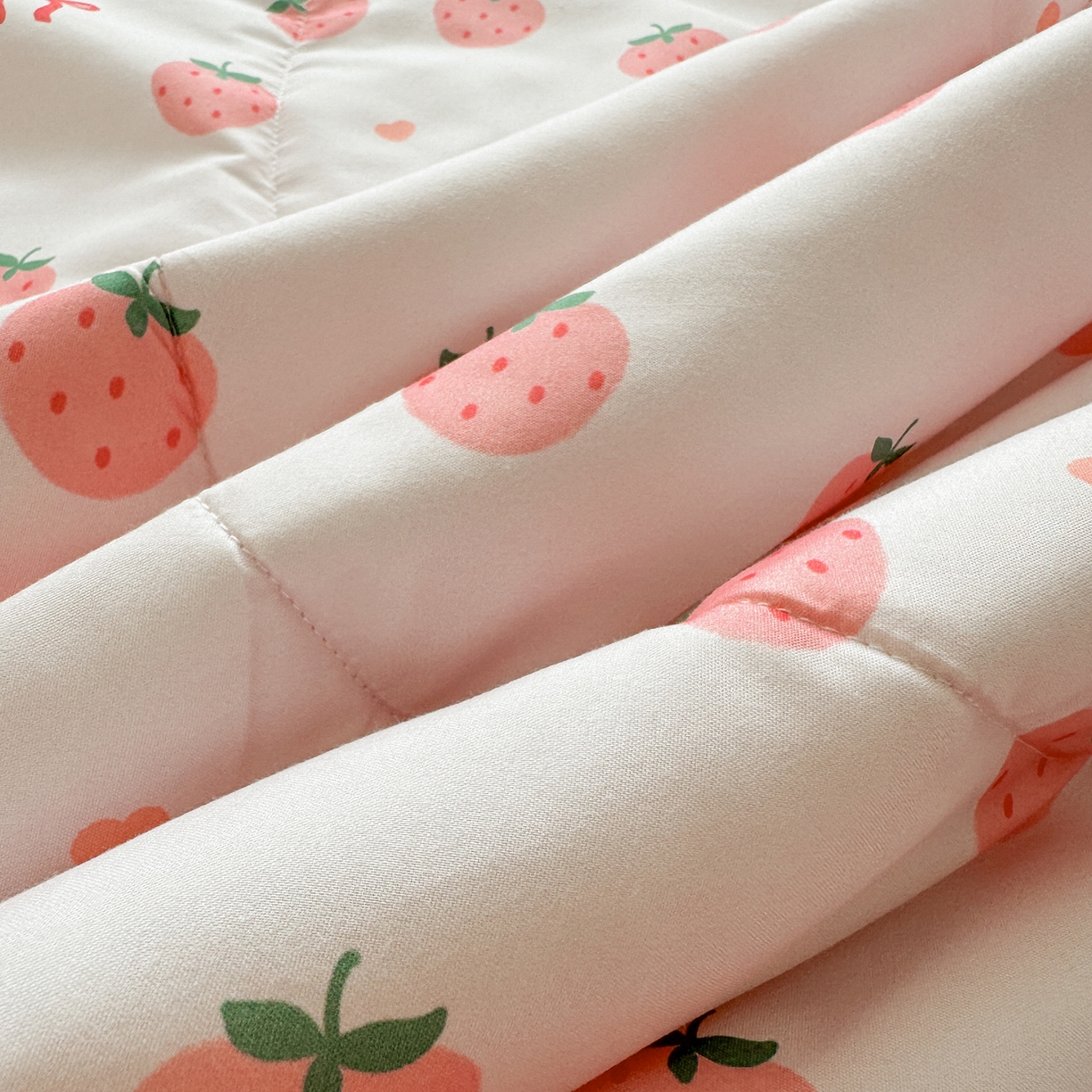 91家纺网 家纺一手货源 找家纺 悦织语 2026新款A类水洗棉双层纱豆豆被大豆夏凉被 草莓波波