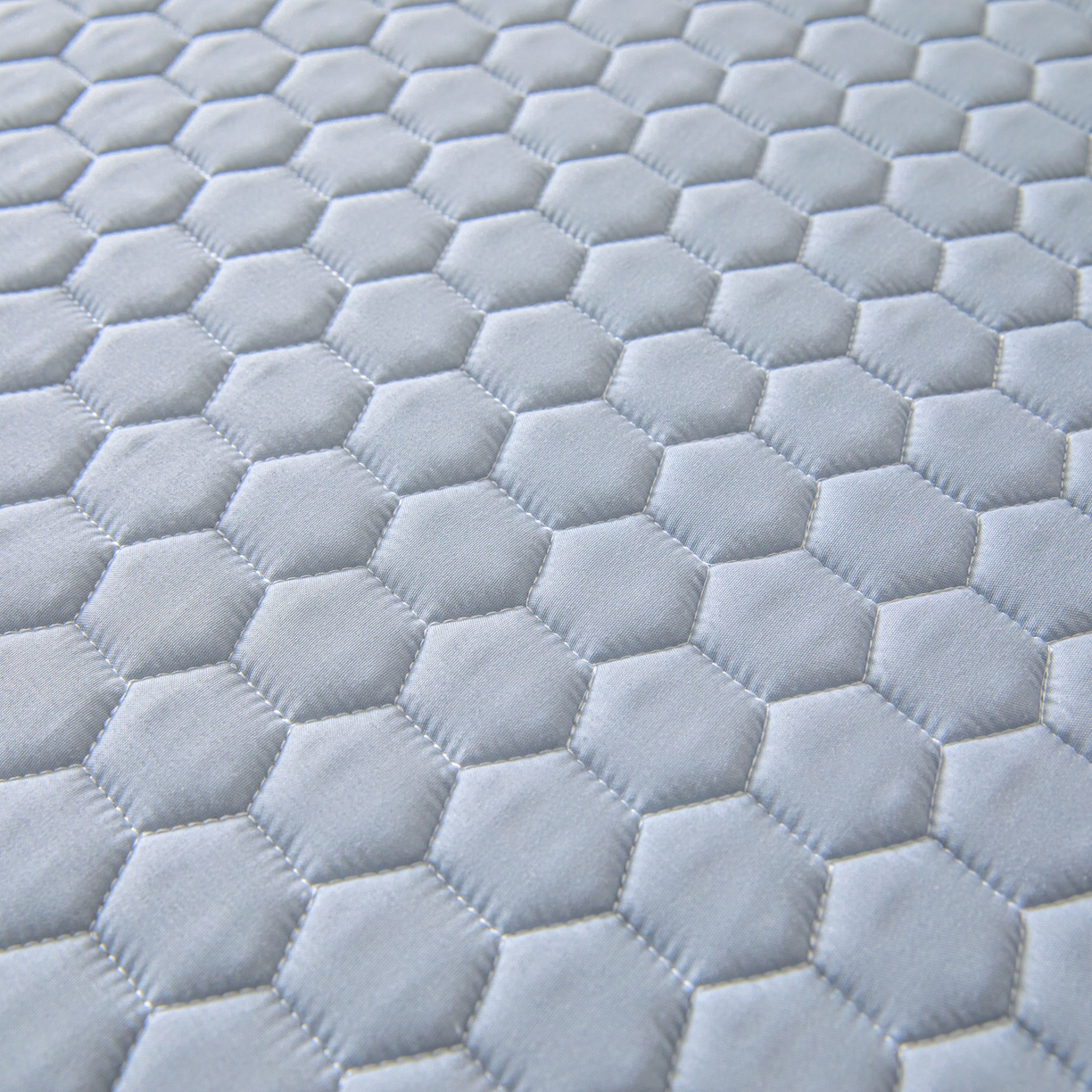 91家纺网 家纺一手货源 找家纺 摩妮卡 2026新款水洗棉夹棉防水床褥床垫款三件套 几何-天蓝