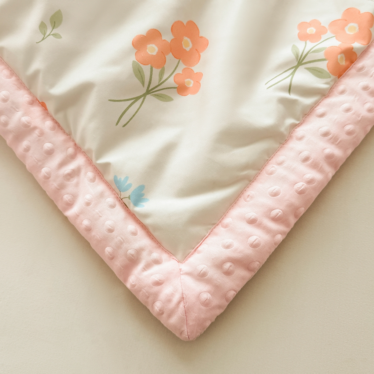 91家纺网 家纺一手货源 找家纺 悦织语 2026新款A类水洗棉双层纱豆豆被大豆夏凉被 花都仙子