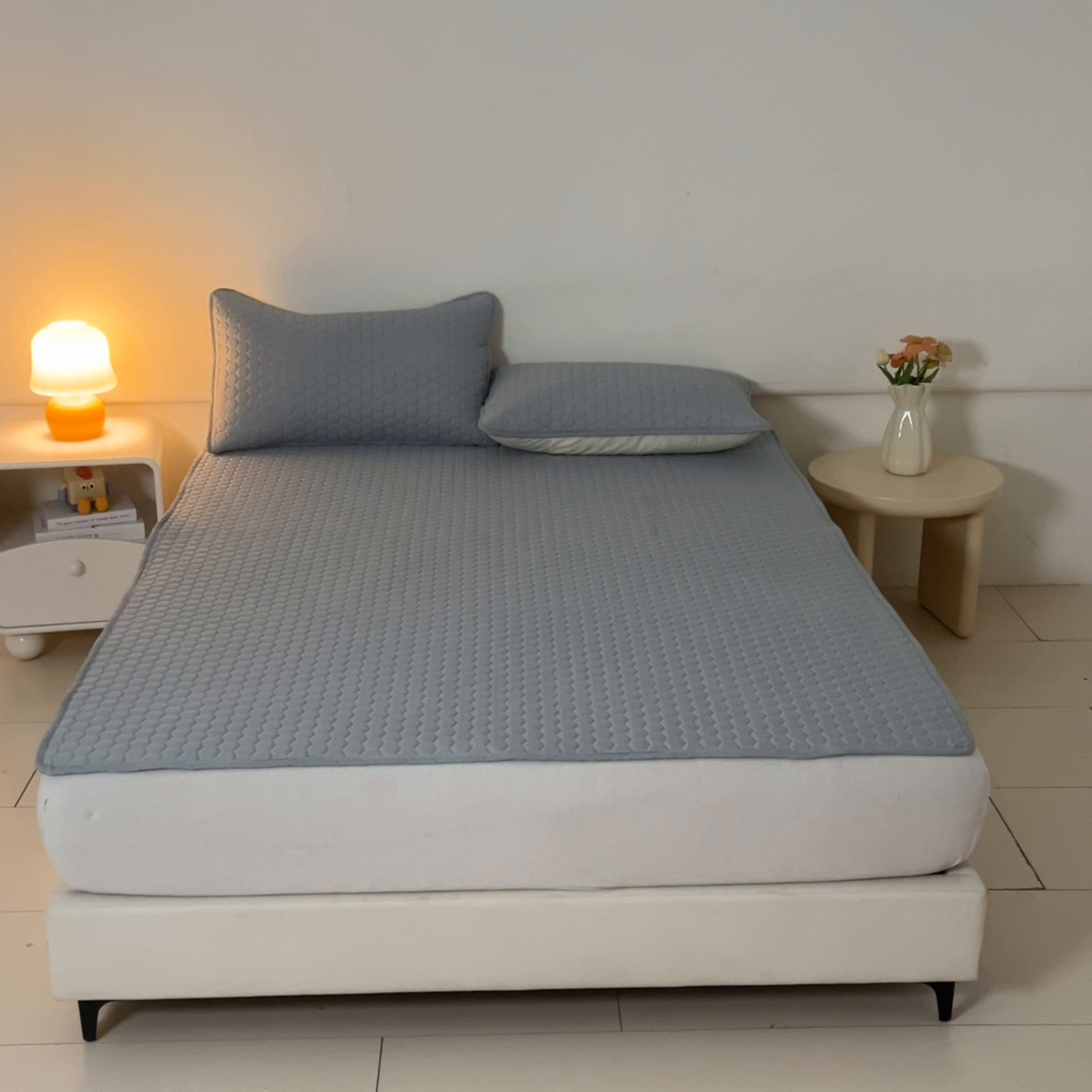 91家纺网 家纺一手货源 找家纺 摩妮卡 2026新款水洗棉夹棉防水床褥床垫款三件套 几何-天蓝