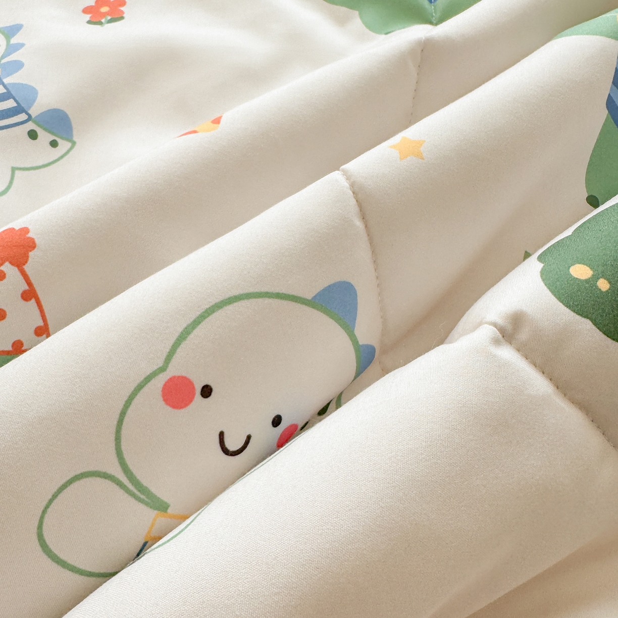 91家纺网 家纺一手货源 找家纺 悦织语 2026新款A类水洗棉双层纱豆豆被大豆夏凉被 恐龙日记