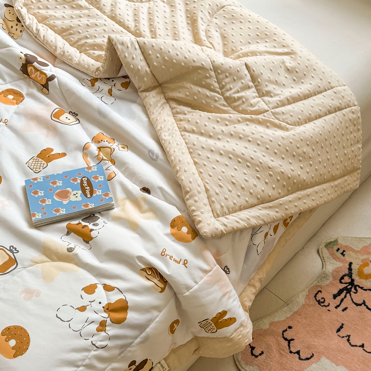 91家纺网 家纺一手货源 找家纺 悦织语 2026新款A类水洗棉双层纱豆豆被大豆夏凉被 米洛狗狗