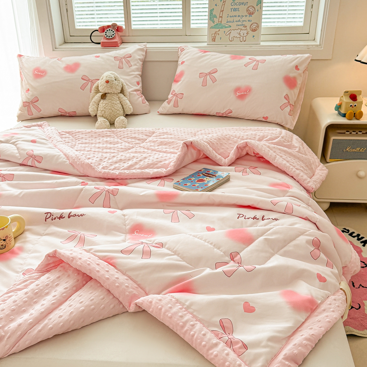 91家纺网 家纺一手货源 找家纺 悦织语 2026新款A类水洗棉双层纱豆豆被大豆夏凉被 甜蜜约会