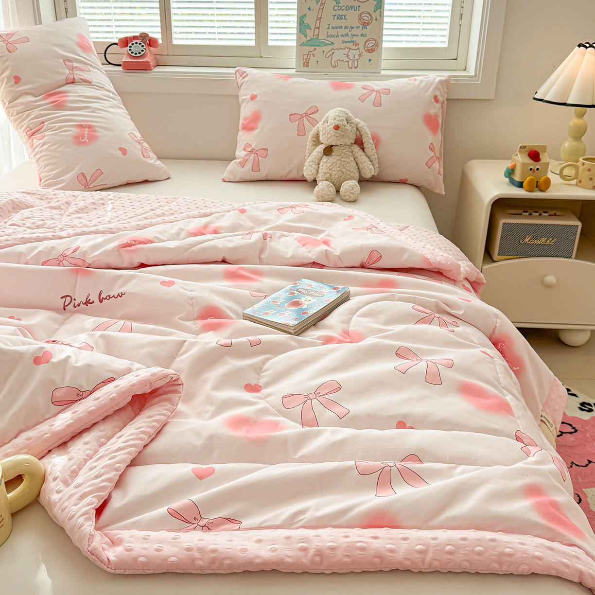 91家纺网 家纺一手货源 找家纺 悦织语 2026新款A类水洗棉双层纱豆豆被大豆夏凉被 甜蜜约会