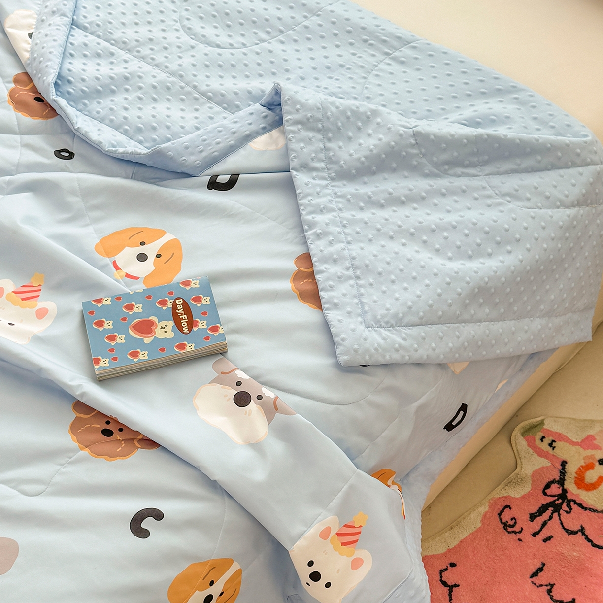 91家纺网 家纺一手货源 找家纺 悦织语 2026新款A类水洗棉双层纱豆豆被大豆夏凉被 汪汪队