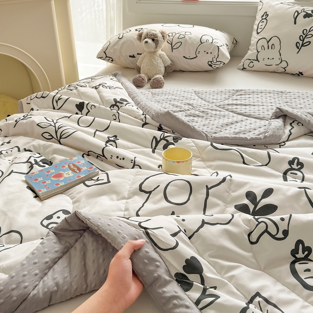 91家纺网 家纺一手货源 找家纺 悦织语 2026新款A类水洗棉双层纱豆豆被大豆夏凉被 线条兔