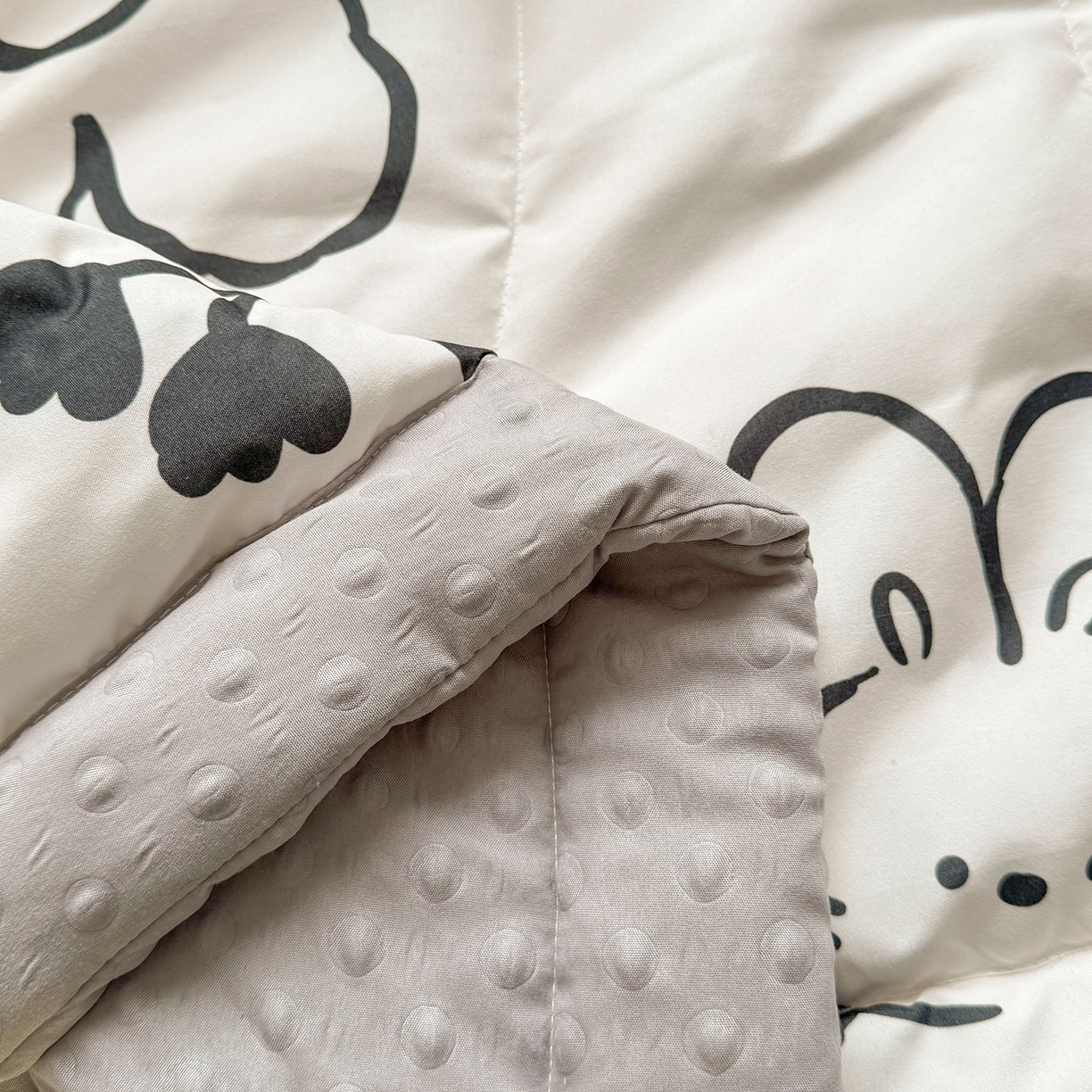 91家纺网 家纺一手货源 找家纺 悦织语 2026新款A类水洗棉双层纱豆豆被大豆夏凉被 线条兔