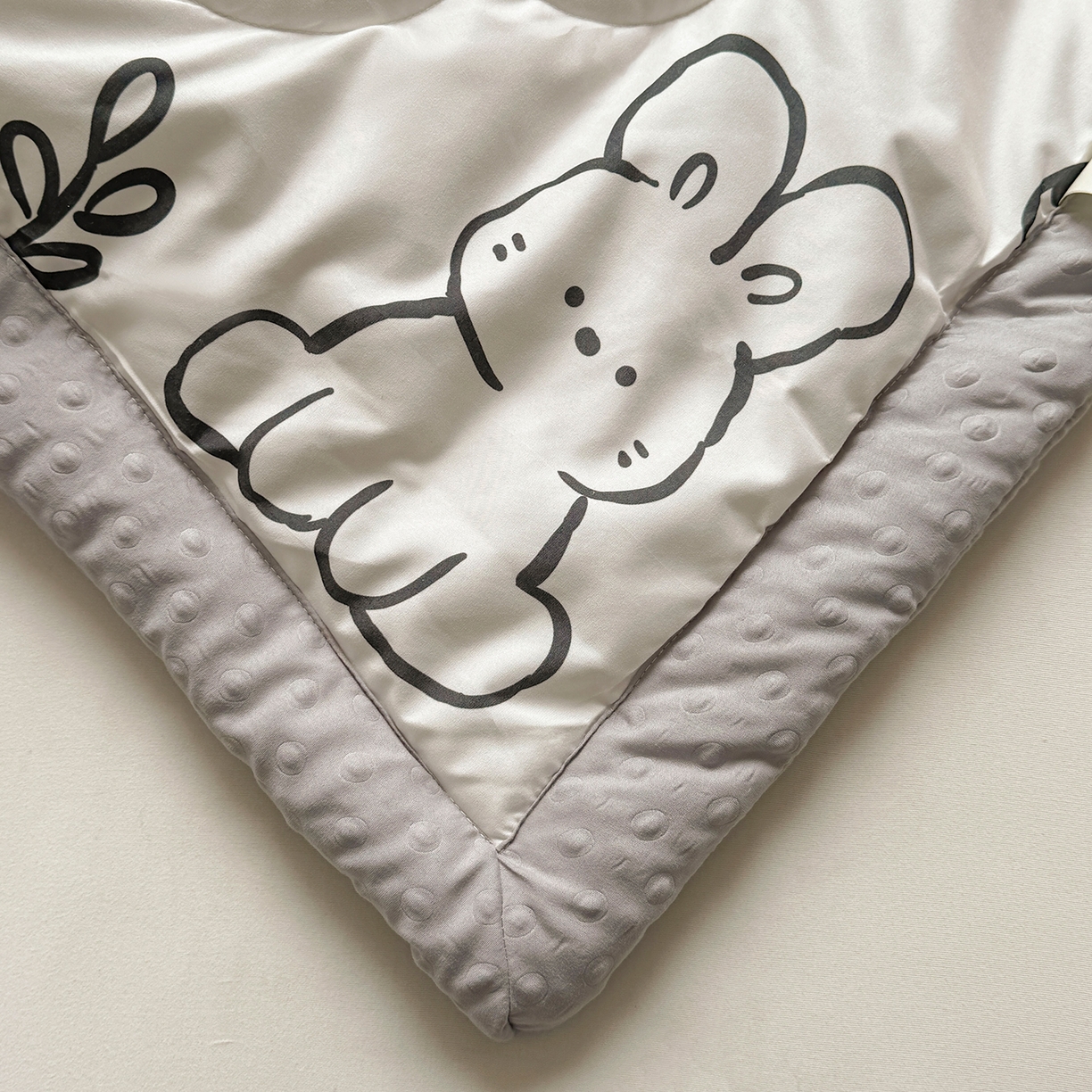 91家纺网 家纺一手货源 找家纺 悦织语 2026新款A类水洗棉双层纱豆豆被大豆夏凉被 线条兔