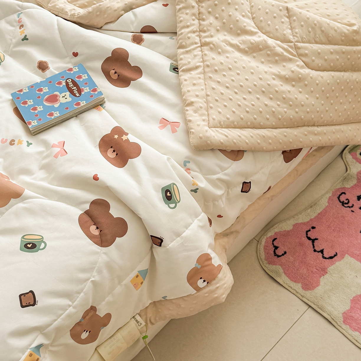 91家纺网 家纺一手货源 找家纺 悦织语 2026新款A类水洗棉双层纱豆豆被大豆夏凉被 元气小熊