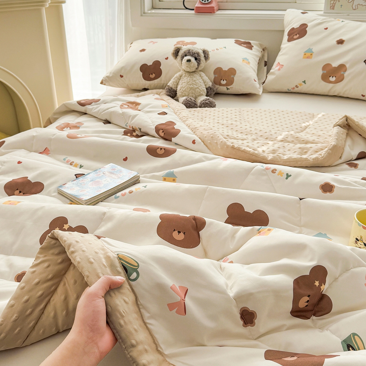 91家纺网 家纺一手货源 找家纺 悦织语 2026新款A类水洗棉双层纱豆豆被大豆夏凉被 元气小熊