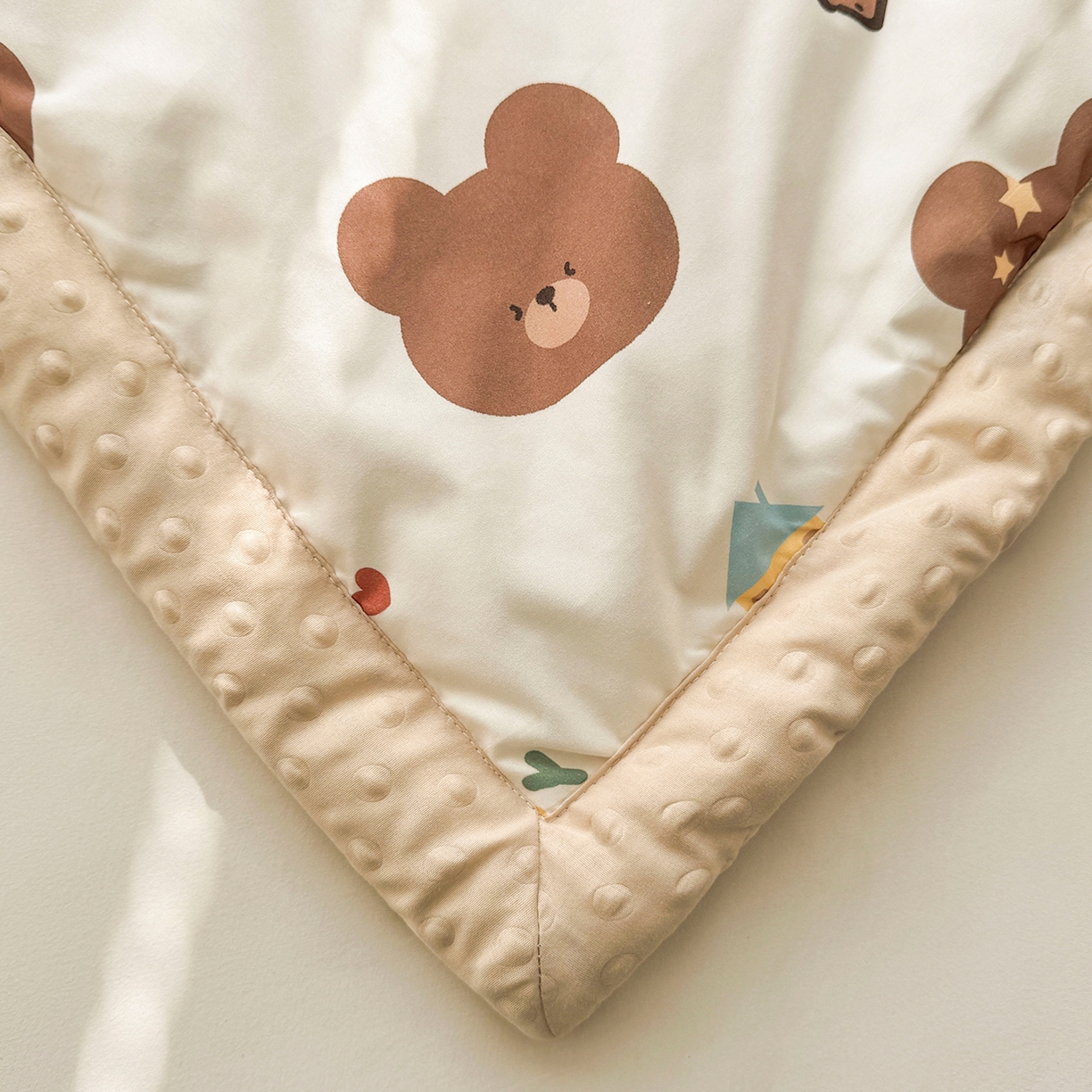 91家纺网 家纺一手货源 找家纺 悦织语 2026新款A类水洗棉双层纱豆豆被大豆夏凉被 元气小熊