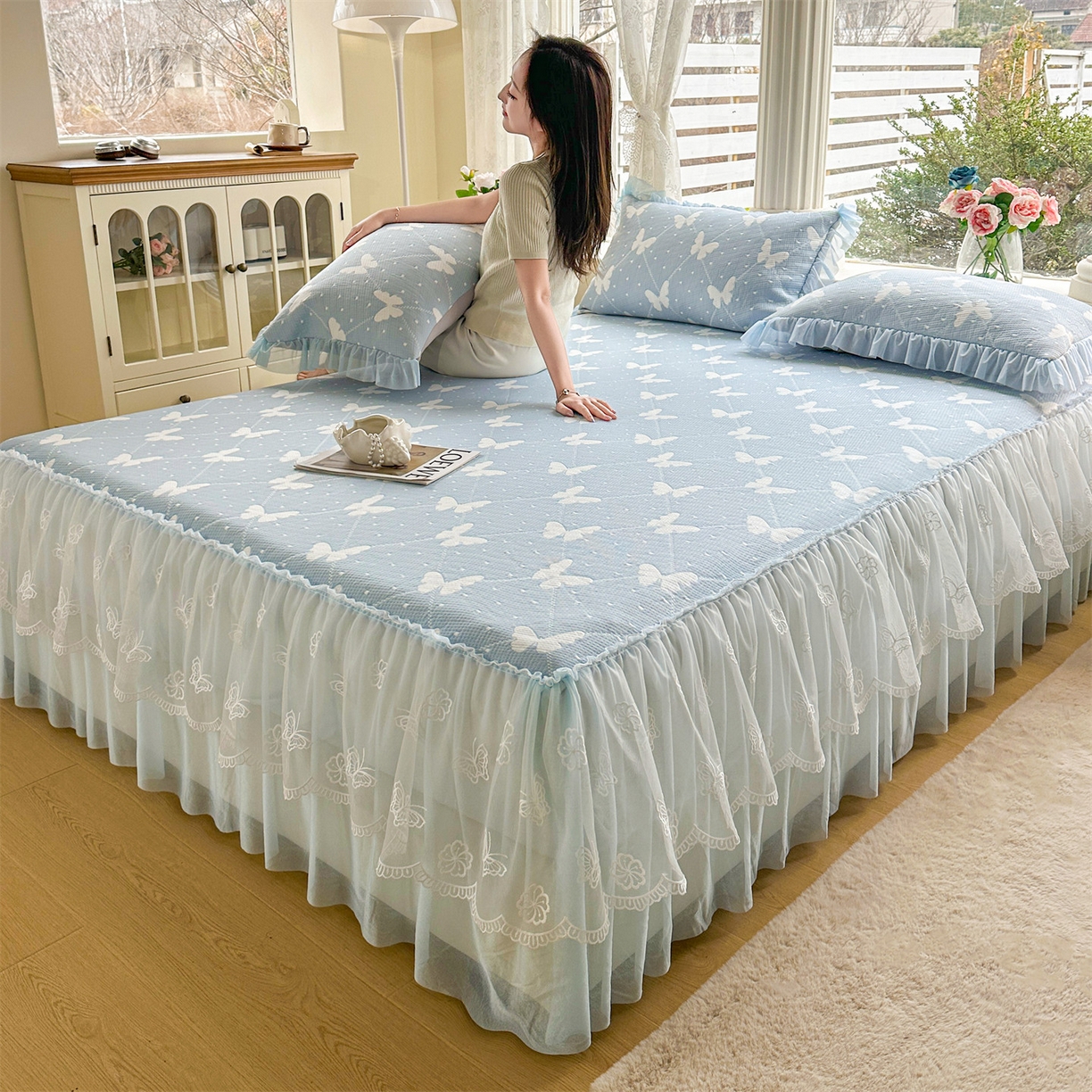 91家纺网 家纺一手货源 找家纺 恒爱家纺 2026新款A类凉感冰豆豆床裙席三件套 蝶舞-蓝