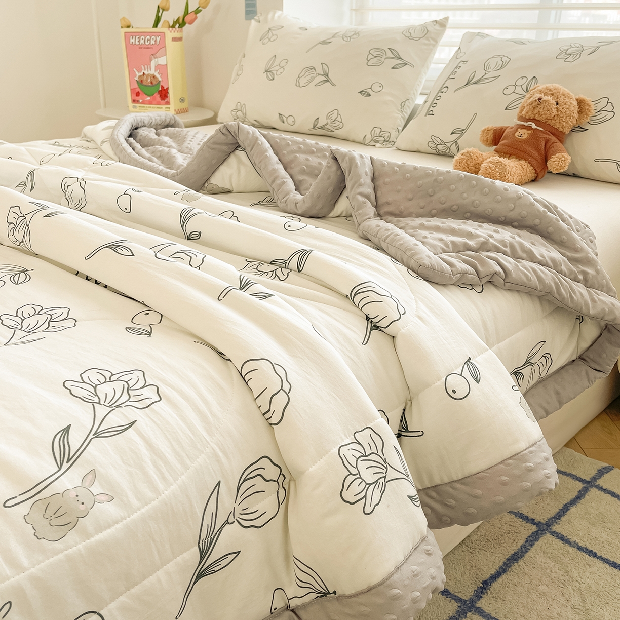 91家纺网 家纺一手货源 找家纺 悦织语 2026新款A类水洗棉双层纱豆豆被大豆夏凉被 春意