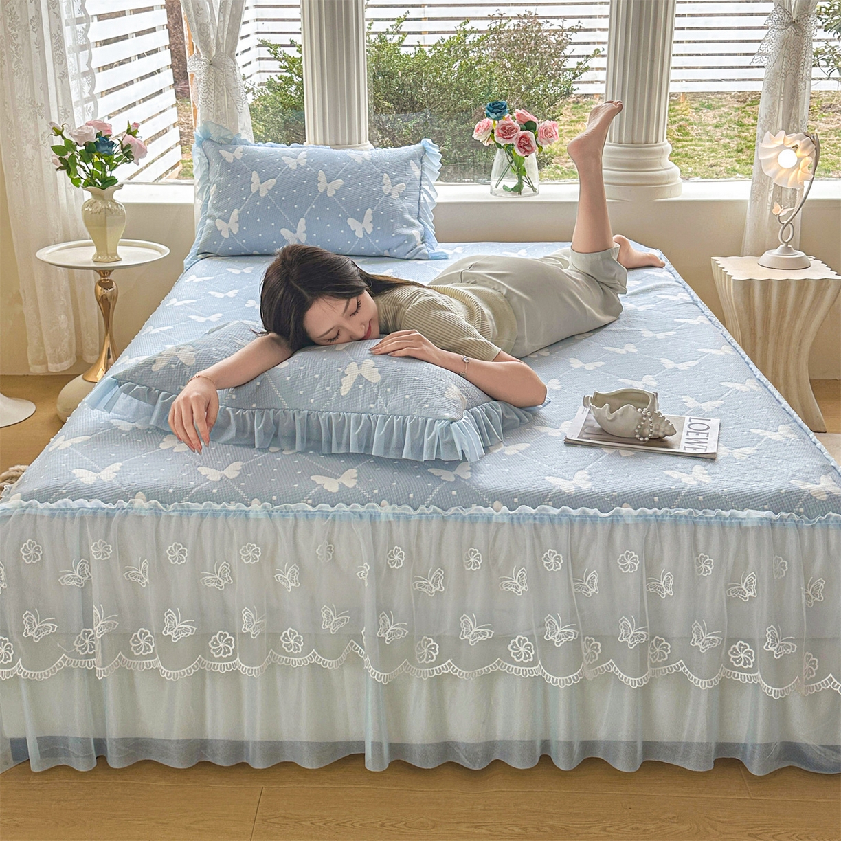 91家纺网 家纺一手货源 找家纺 恒爱家纺 2026新款A类凉感冰豆豆床裙席三件套 蝶舞-蓝