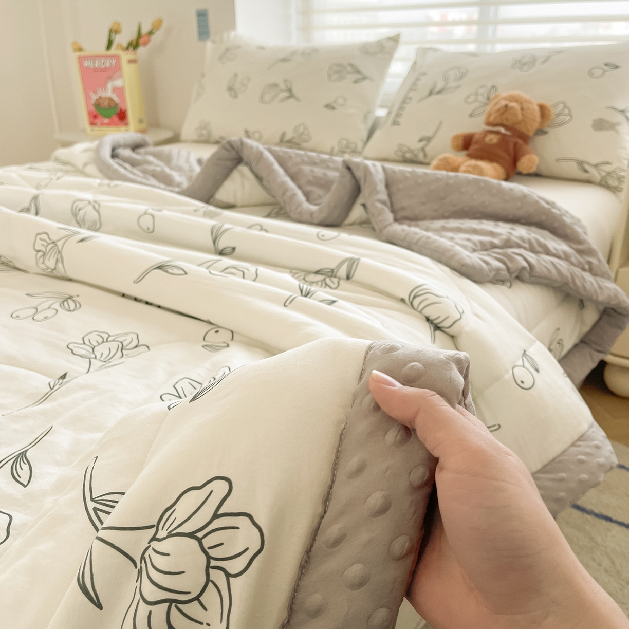 91家纺网 家纺一手货源 找家纺 悦织语 2026新款A类水洗棉双层纱豆豆被大豆夏凉被 春意