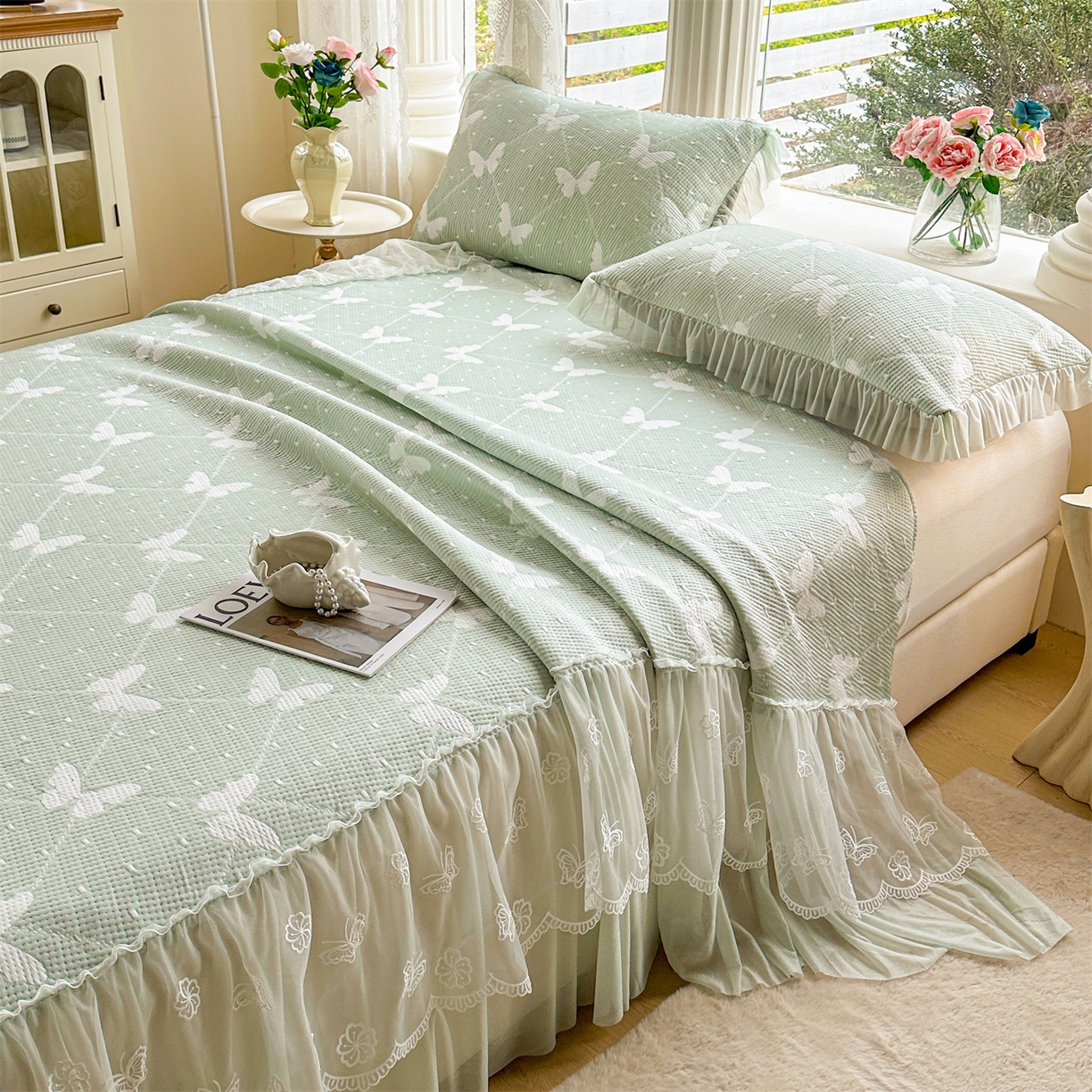 91家纺网 家纺一手货源 找家纺 恒爱家纺 2026新款A类凉感冰豆豆床裙席三件套 蝶舞-绿