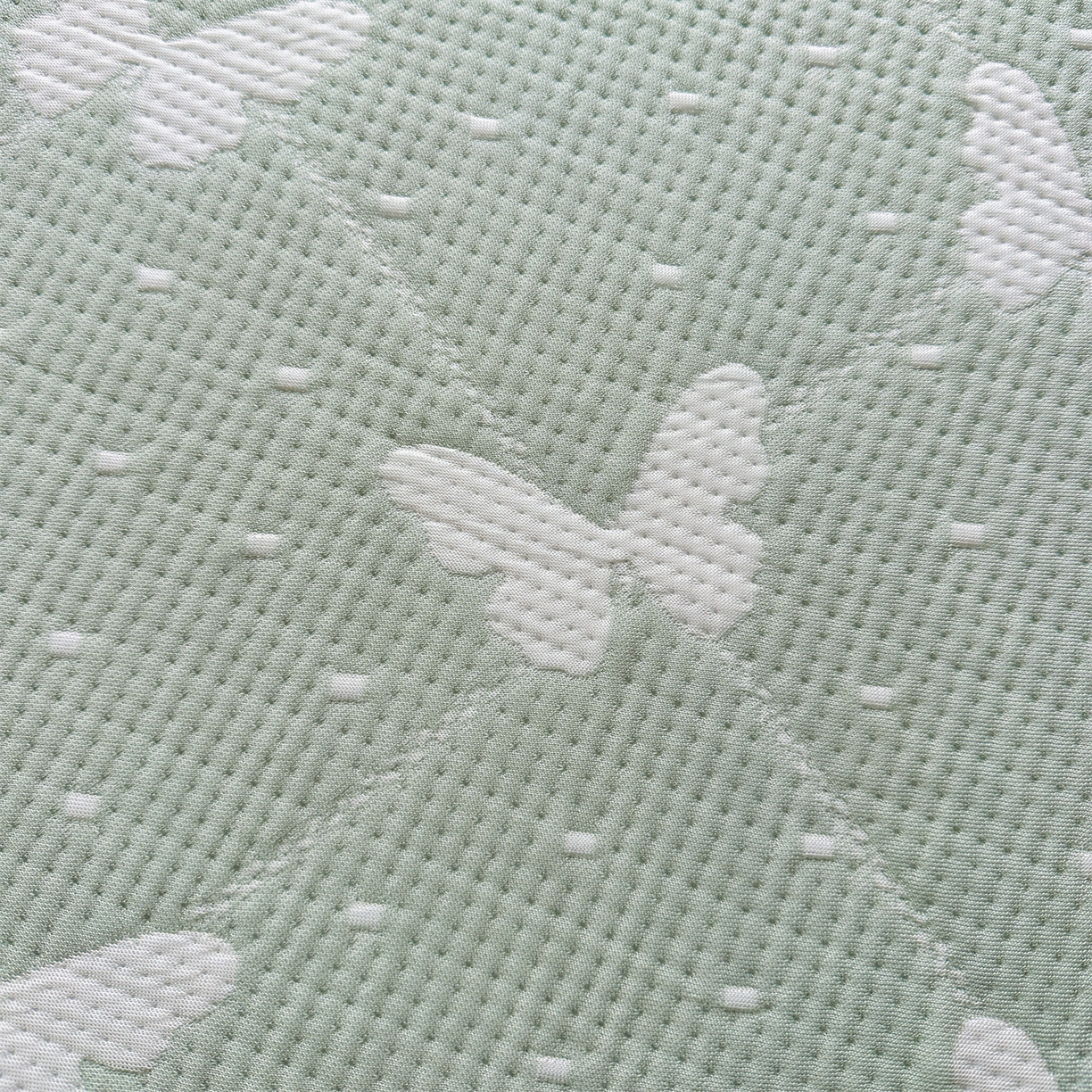 91家纺网 家纺一手货源 找家纺 恒爱家纺 2026新款A类凉感冰豆豆床裙席三件套 蝶舞-绿