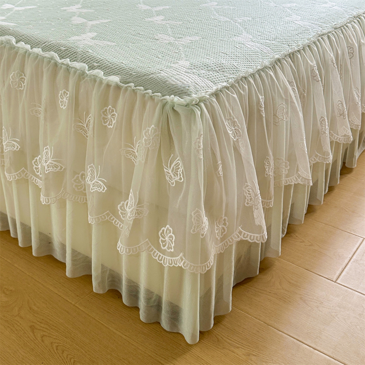 91家纺网 家纺一手货源 找家纺 恒爱家纺 2026新款A类凉感冰豆豆床裙席三件套 蝶舞-绿