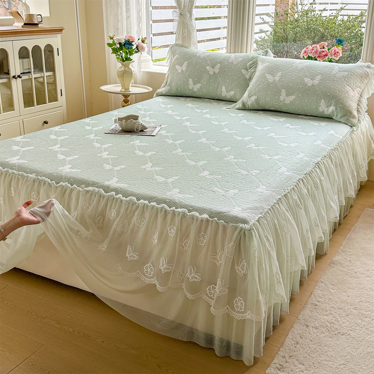 91家纺网 家纺一手货源 找家纺 恒爱家纺 2026新款A类凉感冰豆豆床裙席三件套 蝶舞-绿