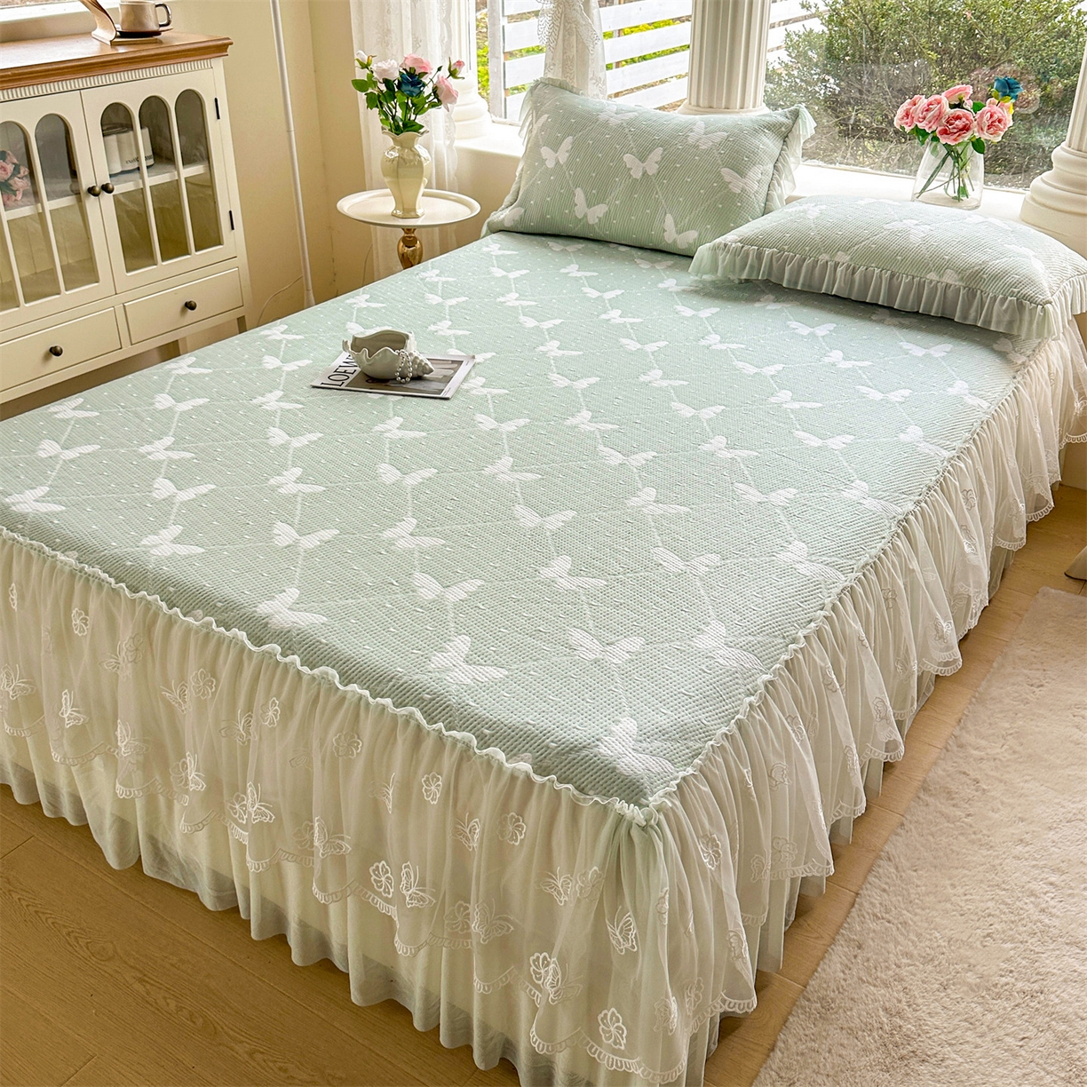 91家纺网 家纺一手货源 找家纺 恒爱家纺 2026新款A类凉感冰豆豆床裙席三件套 蝶舞-绿