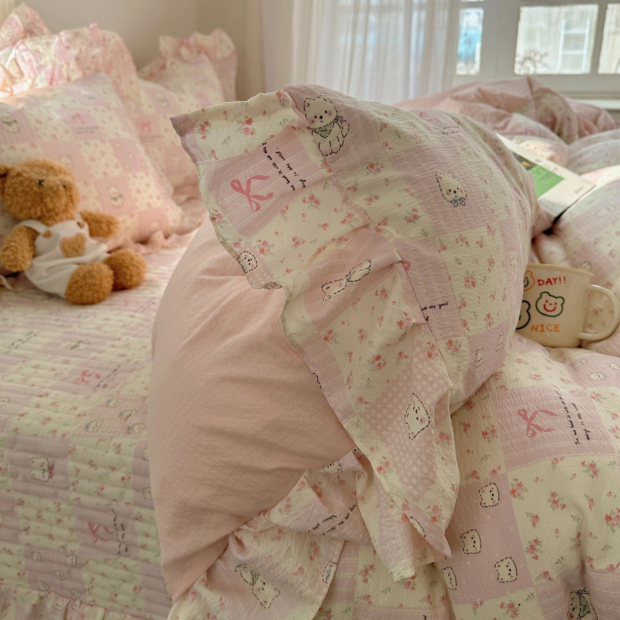 91家纺网 家纺一手货源 找家纺 摩妮卡 2026春夏新款韩版花边水洗棉泡泡纱床盖四件套 蝴蝶结小猫