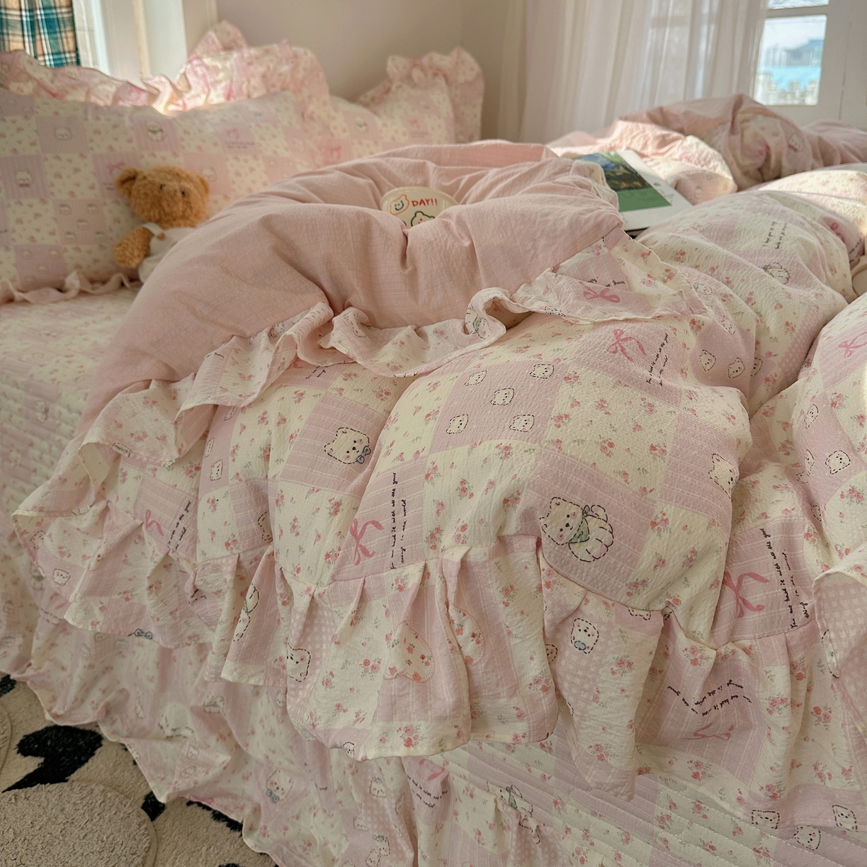 91家纺网 家纺一手货源 找家纺 摩妮卡 2026春夏新款韩版花边水洗棉泡泡纱床盖四件套 蝴蝶结小猫