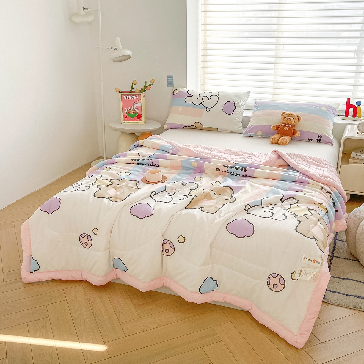 91家纺网 家纺一手货源 找家纺 悦织语 2026新款A类水洗棉双层纱豆豆被大豆夏凉被 好朋友