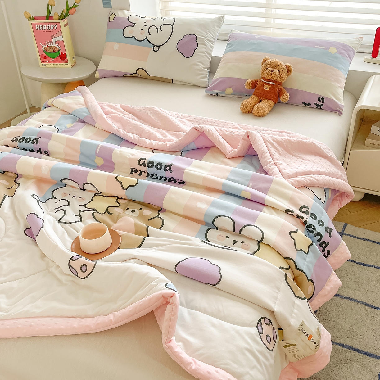 91家纺网 家纺一手货源 找家纺 悦织语 2026新款A类水洗棉双层纱豆豆被大豆夏凉被 好朋友