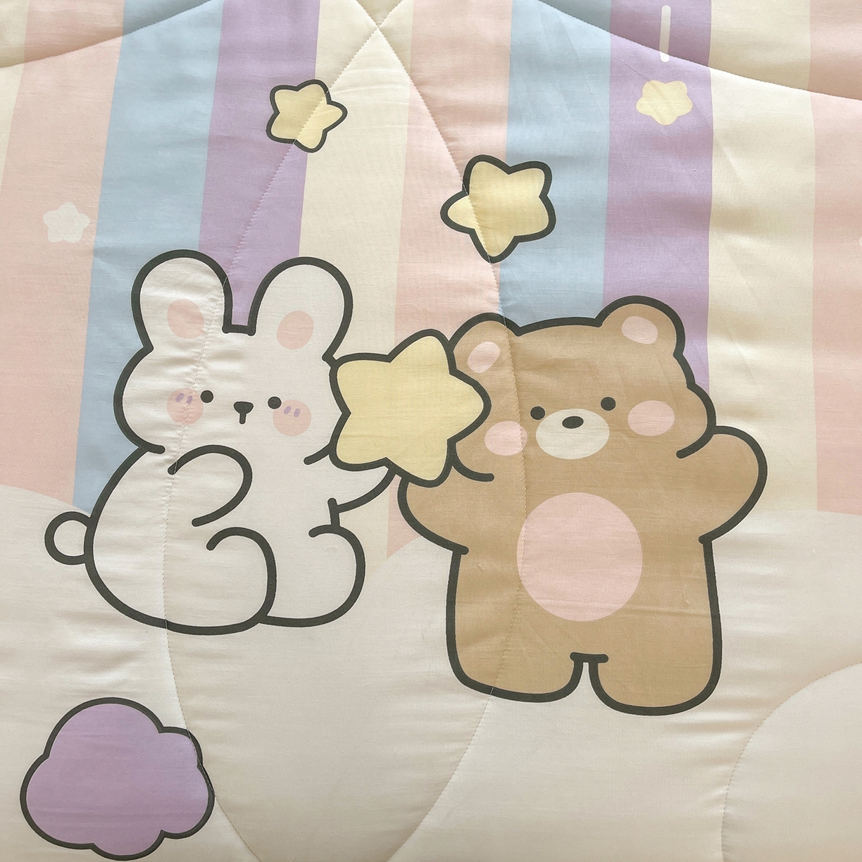 91家纺网 家纺一手货源 找家纺 悦织语 2026新款A类水洗棉双层纱豆豆被大豆夏凉被 好朋友