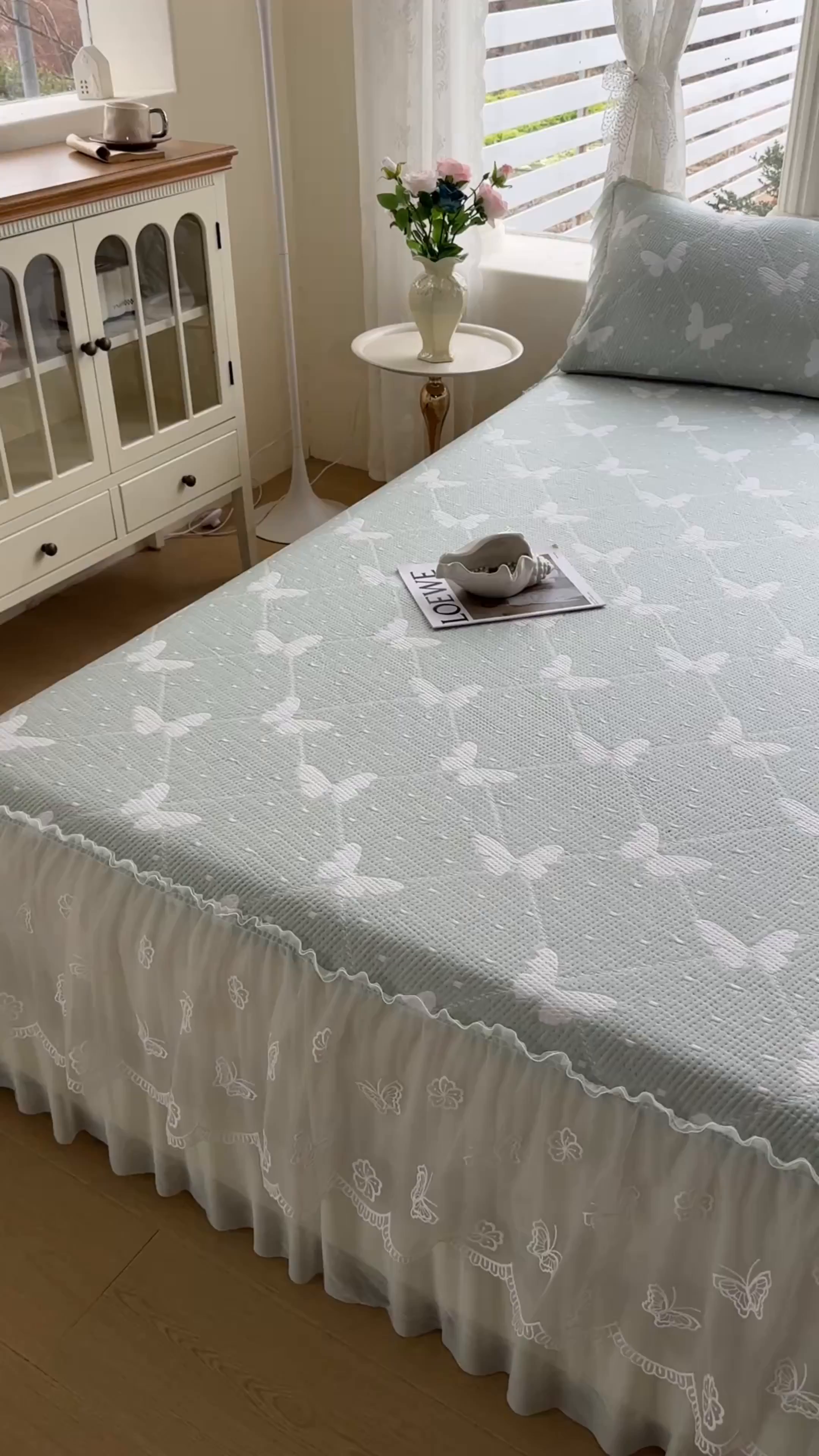 91家纺网 家纺一手货源 找家纺 恒爱家纺 2026新款A类凉感冰豆豆床裙席三件套 蝶舞-绿