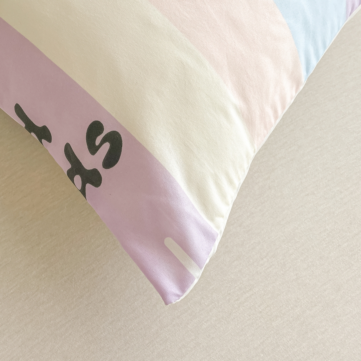 91家纺网 家纺一手货源 找家纺 悦织语 2026新款A类水洗棉双层纱豆豆被大豆夏凉被 好朋友