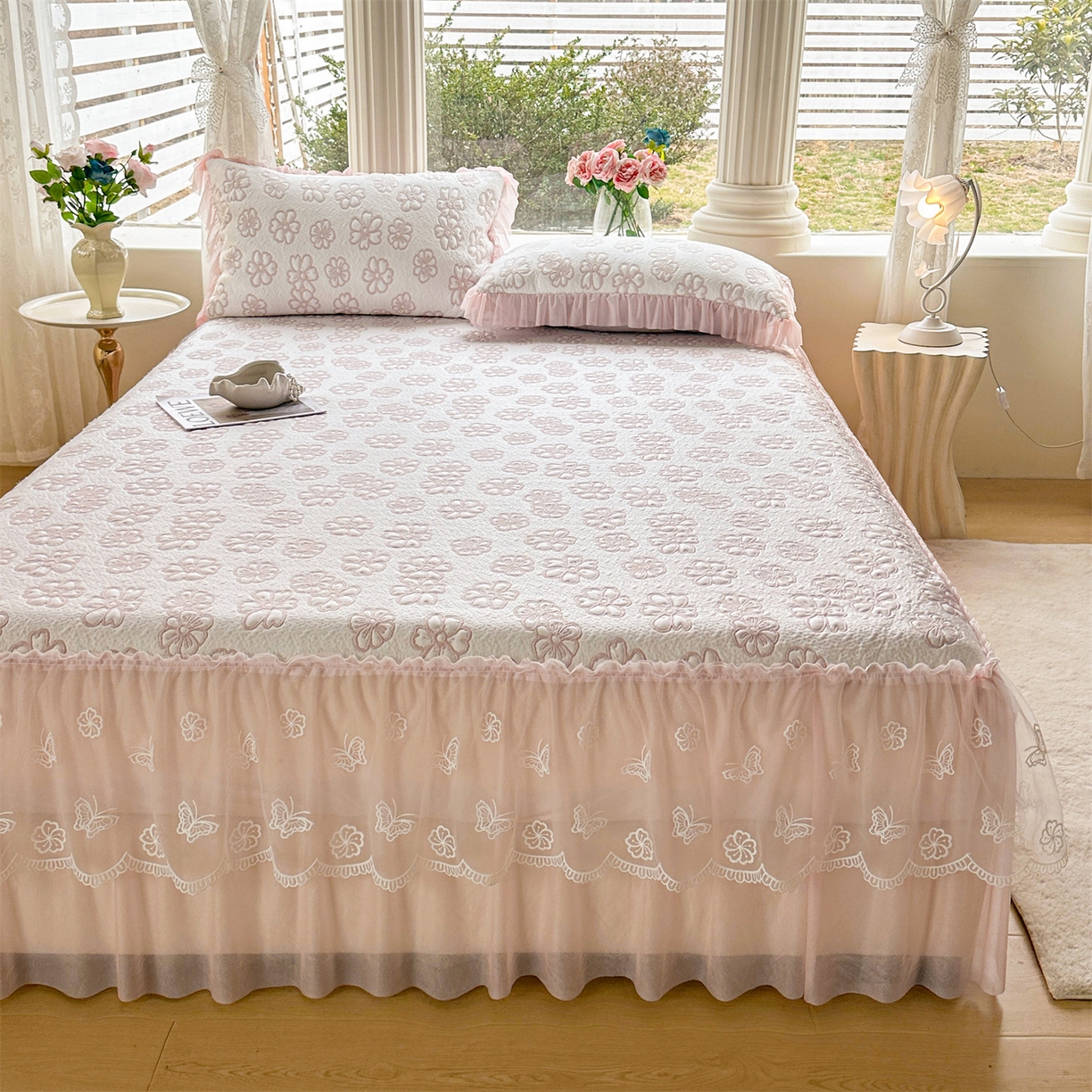 91家纺网 家纺一手货源 找家纺 恒爱家纺 2026新款A类凉感冰豆豆床裙席三件套 风花雪月-粉