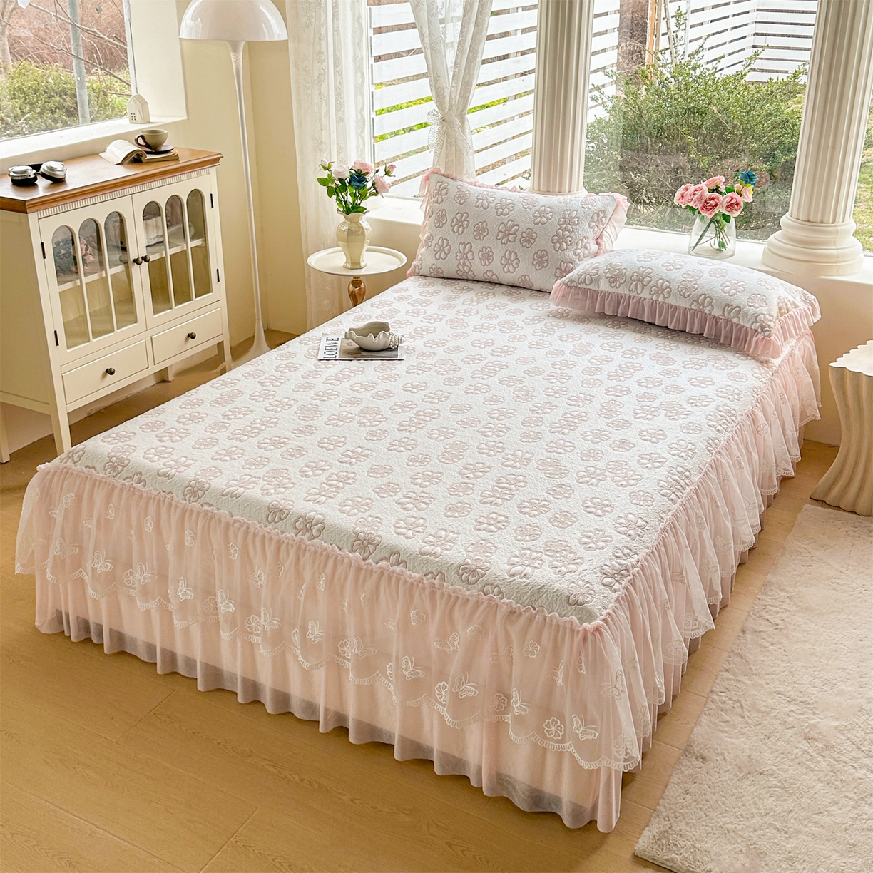 91家纺网 家纺一手货源 找家纺 恒爱家纺 2026新款A类凉感冰豆豆床裙席三件套 风花雪月-粉