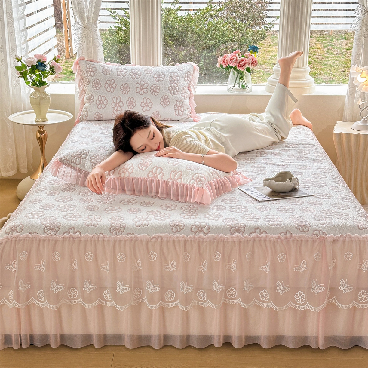 91家纺网 家纺一手货源 找家纺 恒爱家纺 2026新款A类凉感冰豆豆床裙席三件套 风花雪月-粉