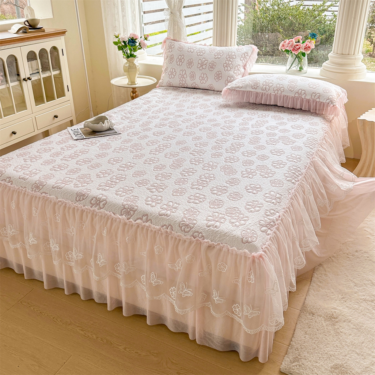 91家纺网 家纺一手货源 找家纺 恒爱家纺 2026新款A类凉感冰豆豆床裙席三件套 风花雪月-粉