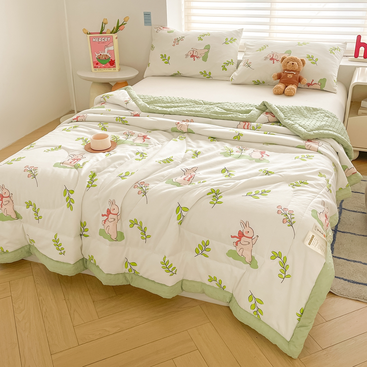 91家纺网 家纺一手货源 找家纺 悦织语 2026新款A类水洗棉双层纱豆豆被大豆夏凉被 花间小兔