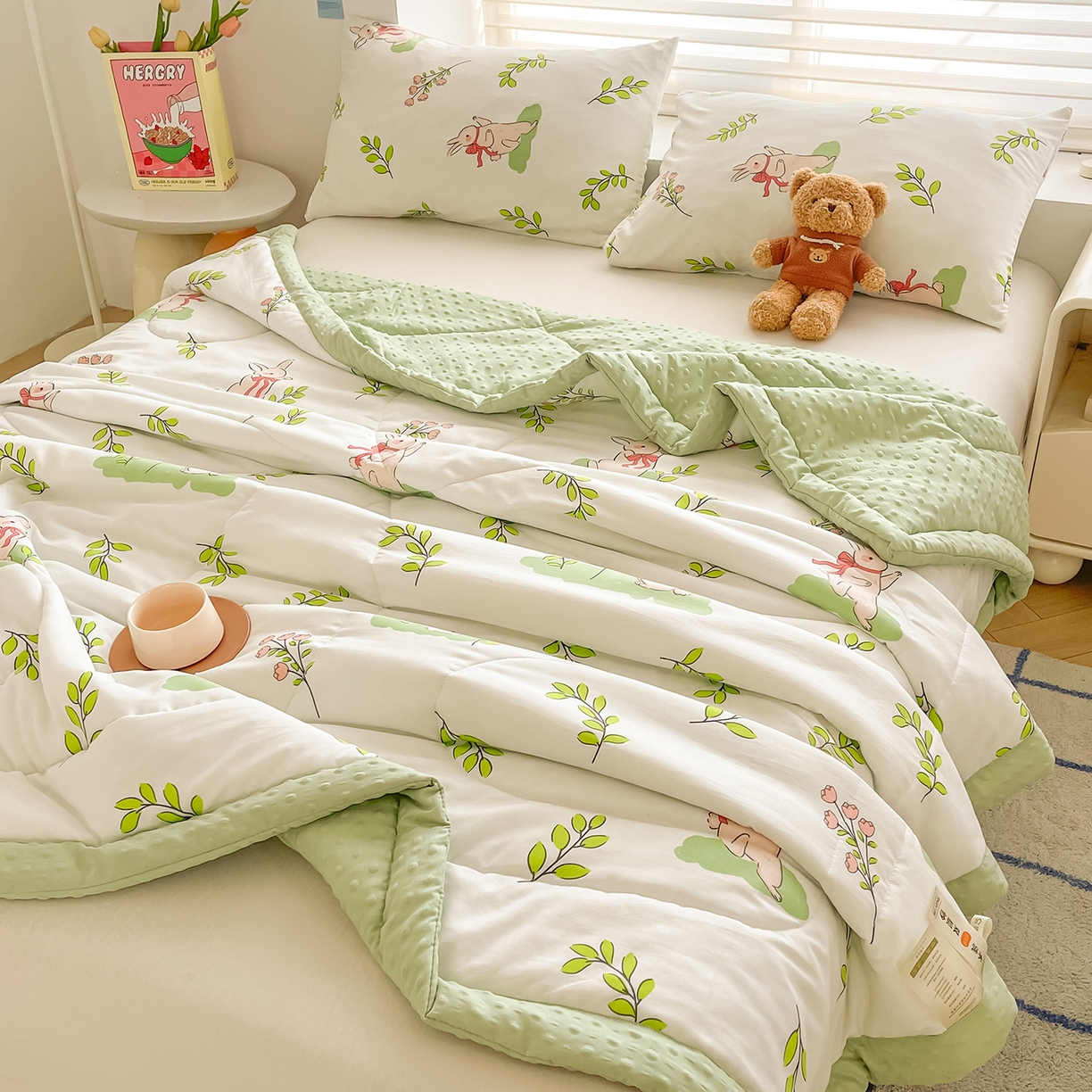 91家纺网 家纺一手货源 找家纺 悦织语 2026新款A类水洗棉双层纱豆豆被大豆夏凉被 花间小兔